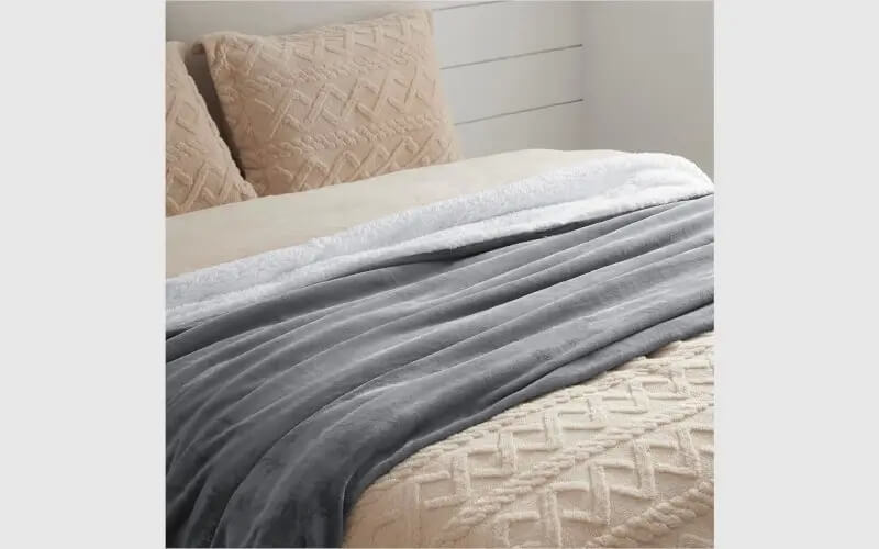 Win a queen size fleece blanket Good To Know Competitions